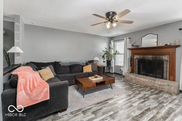 $279,900 | 638 Harvest Meadow Way, New Whiteland, IN 46184