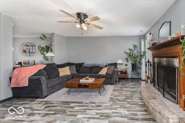 $279,900 | 638 Harvest Meadow Way, New Whiteland, IN 46184