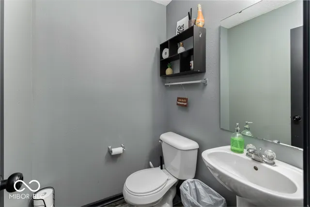 $279,900 | 638 Harvest Meadow Way, New Whiteland, IN 46184