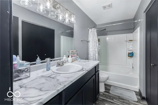 $279,900 | 638 Harvest Meadow Way, New Whiteland, IN 46184