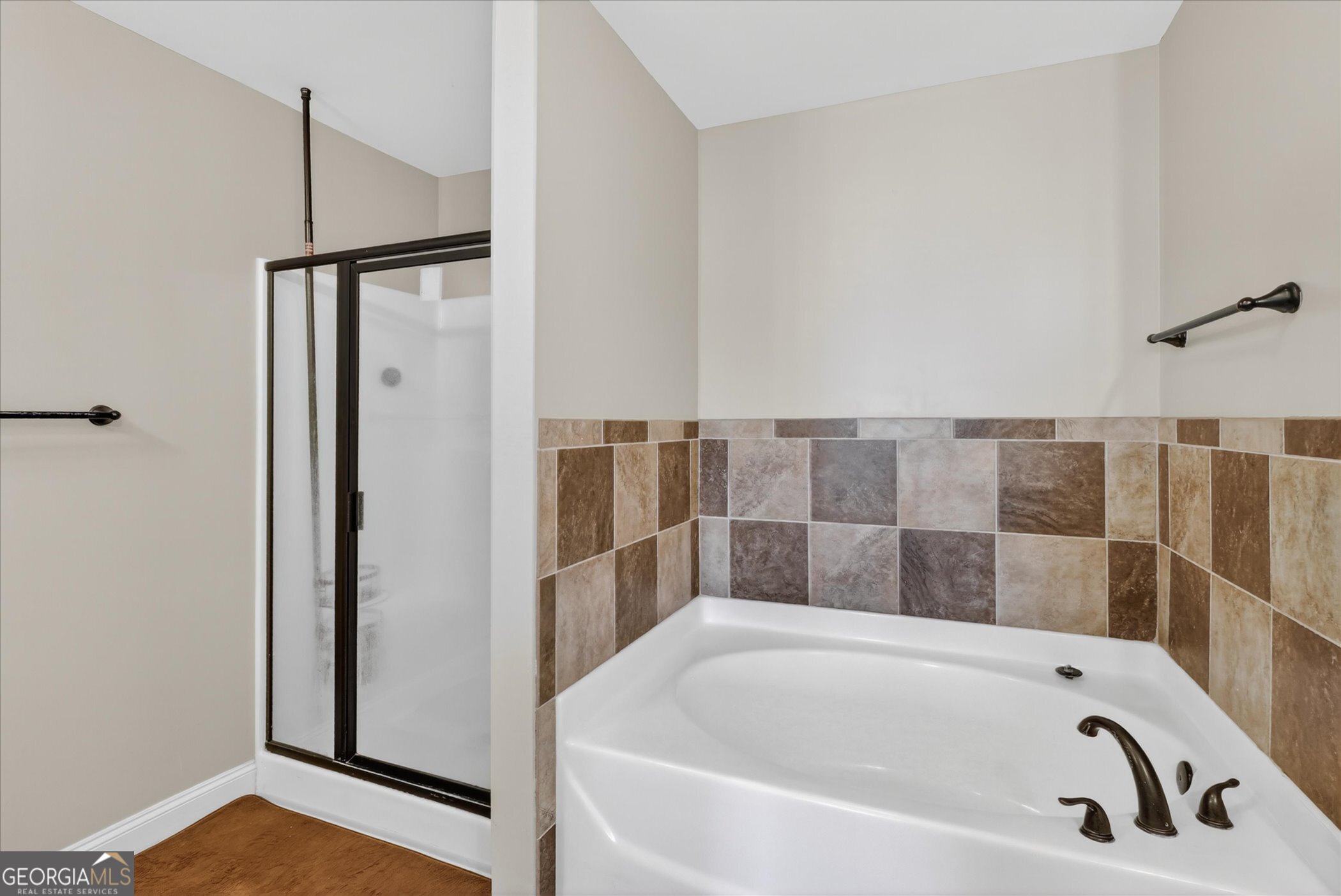 245 Stonebrook Way Statesboro, GA 30458 - Photo 21 of 32 a bathroom with a bathtub