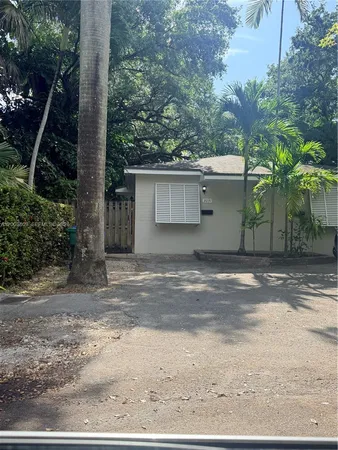 $3,200 | 3031 Center Street, Miami, FL 33133