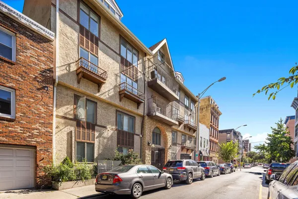 $4,000 | 556 1st Street, Unit 1, Hoboken, NJ 07030