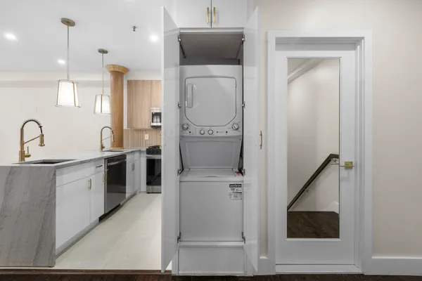 $4,000 | 556 1st Street, Unit 1, Hoboken, NJ 07030