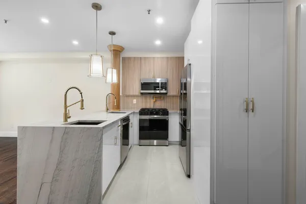 $4,000 | 556 1st Street, Unit 1, Hoboken, NJ 07030