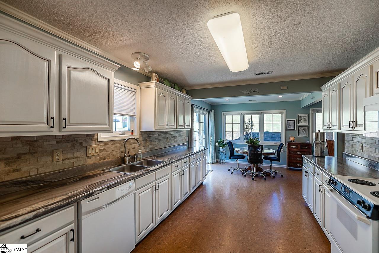 12 Stone Meadow Road Greenville, SC 29615 - Photo 18 of 27 Gallery Image 18