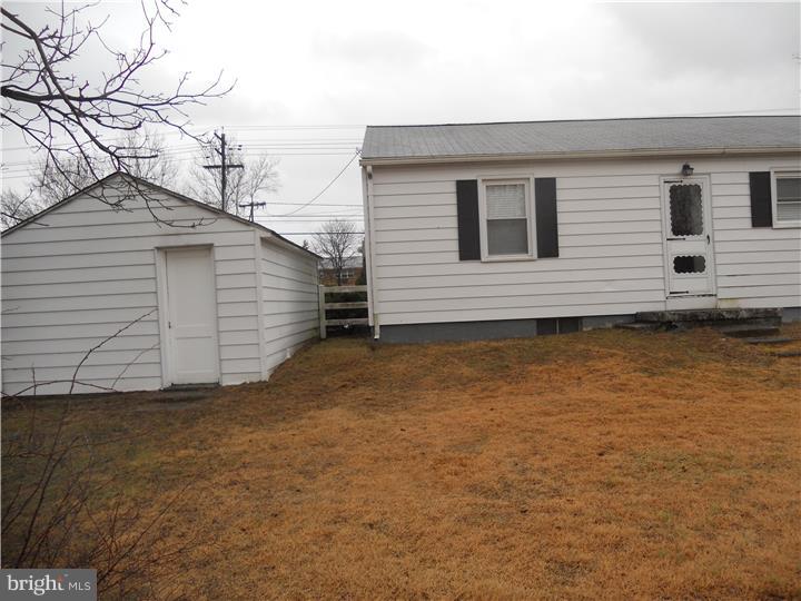 1702 Salem Road Burlington, NJ 08016 - Photo 3 of 10 Exterior Back