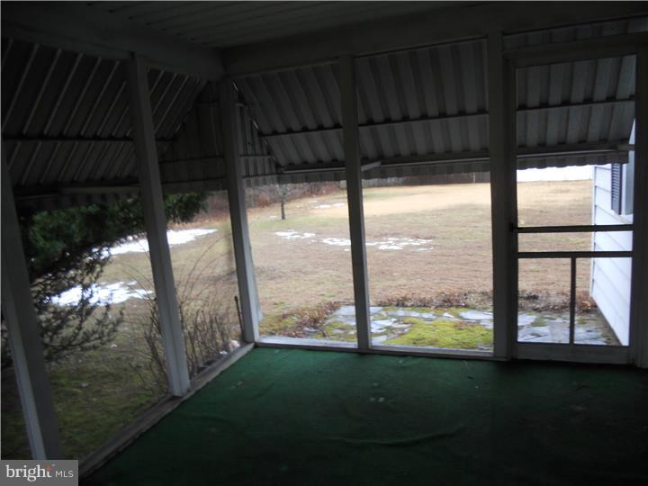 1702 Salem Road Burlington, NJ 08016 - Photo 5 of 10 Enclosed Porch