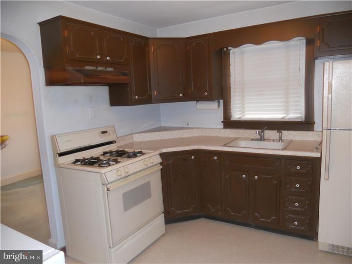 1702 Salem Road Burlington, NJ 08016 - Photo 6 of 10 Kitchen