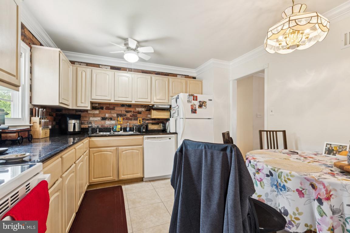 13229 Delaney Road Woodbridge, VA 22193 - Photo 7 of 26 Gallery Image 7