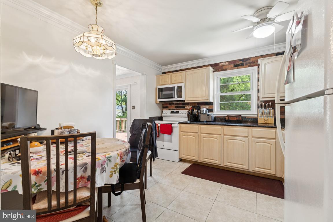 13229 Delaney Road Woodbridge, VA 22193 - Photo 8 of 26 Gallery Image 8