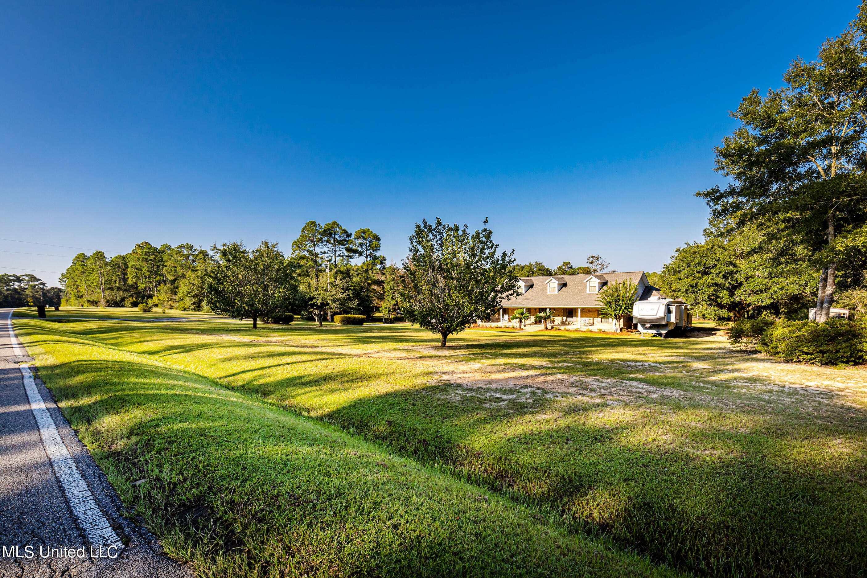 14115 Lorraine Road Biloxi, MS 39532 - Photo 3 of 76 IMG_0077
