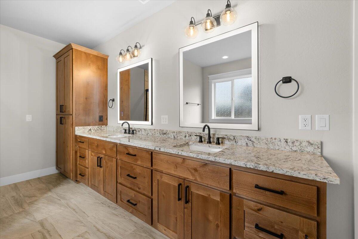 1757 River Run Street Central Point, OR 97502 - Photo 28 of 52 28-CI_0426