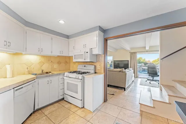 $2,000,000 | 9874 Summit Drive, La Mesa, CA 91941