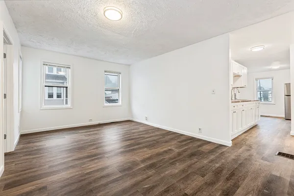 $2,000 | 93 Warren Street, Unit 1, Fall River, MA 02721