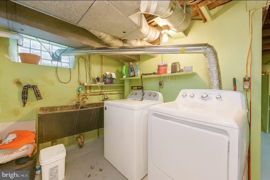 2622 Perkiomen Avenue Reading, PA 19606 - Photo 19 of 27 a utility room with dryer and washer