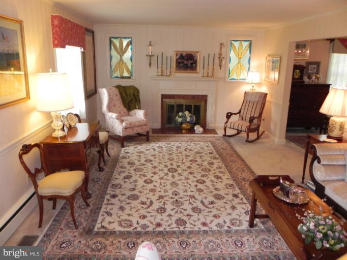 818 Hatherleigh Road Baltimore, MD 21212 - Photo 22 of 30 Living Room