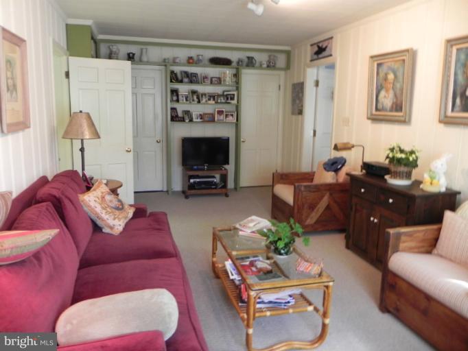 818 Hatherleigh Road Baltimore, MD 21212 - Photo 6 of 30 Family Room