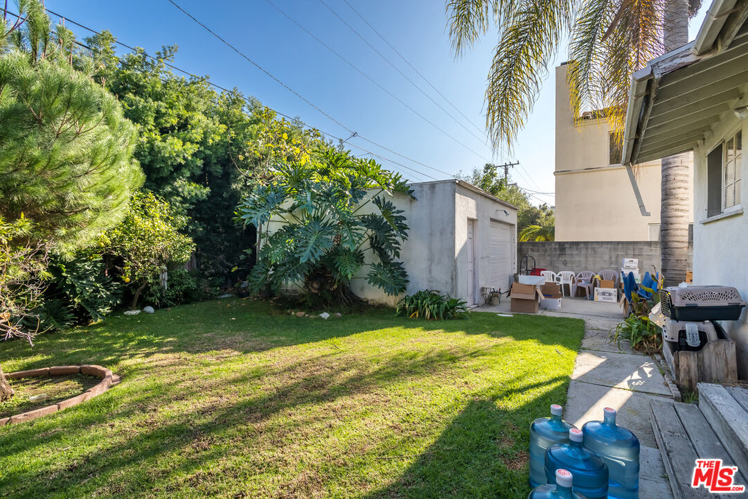 164 North Carson Road Beverly Hills, CA 90211 - Photo 4 of 5 a view of a swimming pool with a patio