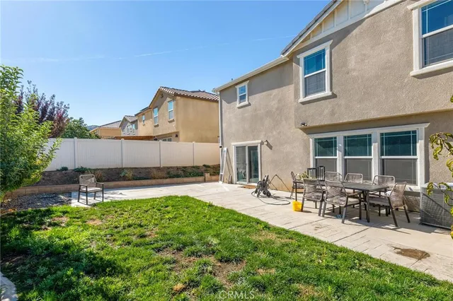 a picture of a wall with a white wall and a white wall