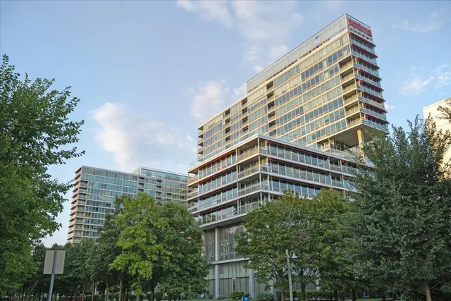 $595,000 | 9715 Woods Drive, Unit 1110, Skokie, IL 60077