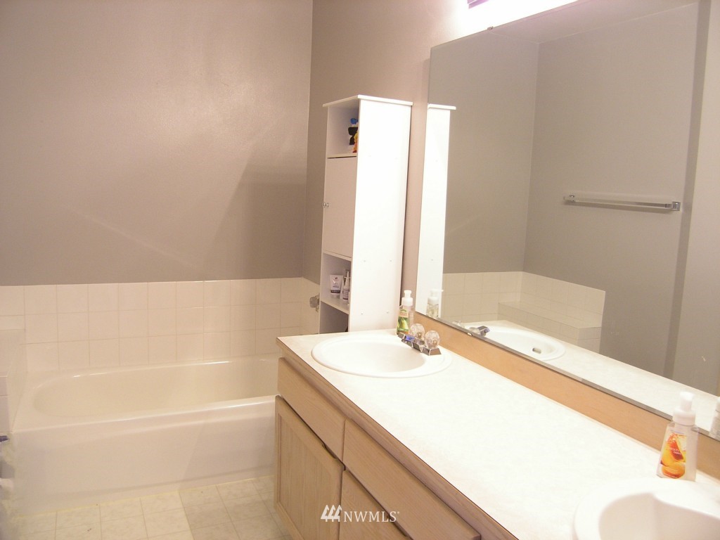 626 203rd Street Southeast Bothell, WA 98012 - Photo 4 of 18