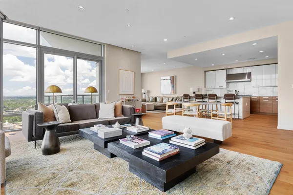 $4,975,000 | 200 Congress Avenue, Unit 37H, Austin, TX 78701