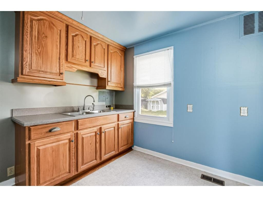 1541 Kings Road Kingsport, TN 37664 - Photo 14 of 24 Photo 14