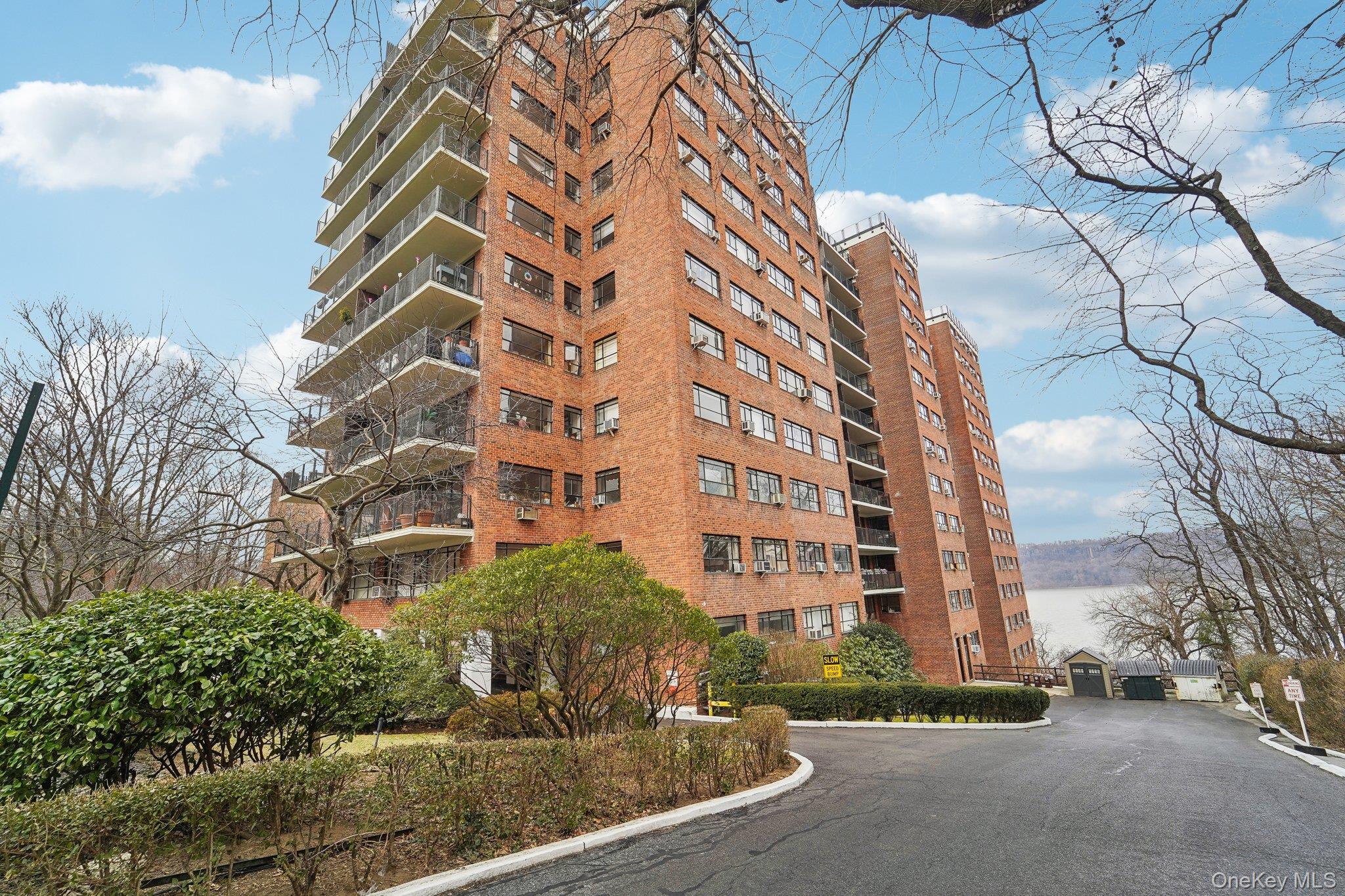 2727 Palisade Avenue, Unit 4H Bronx, NY 10463 - Photo 20 of 26 a view of a building