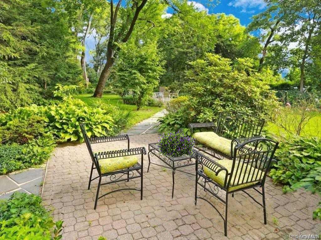 2727 Palisade Avenue, Unit 4H Bronx, NY 10463 - Photo 21 of 26 a couple of chairs that are in a backyard