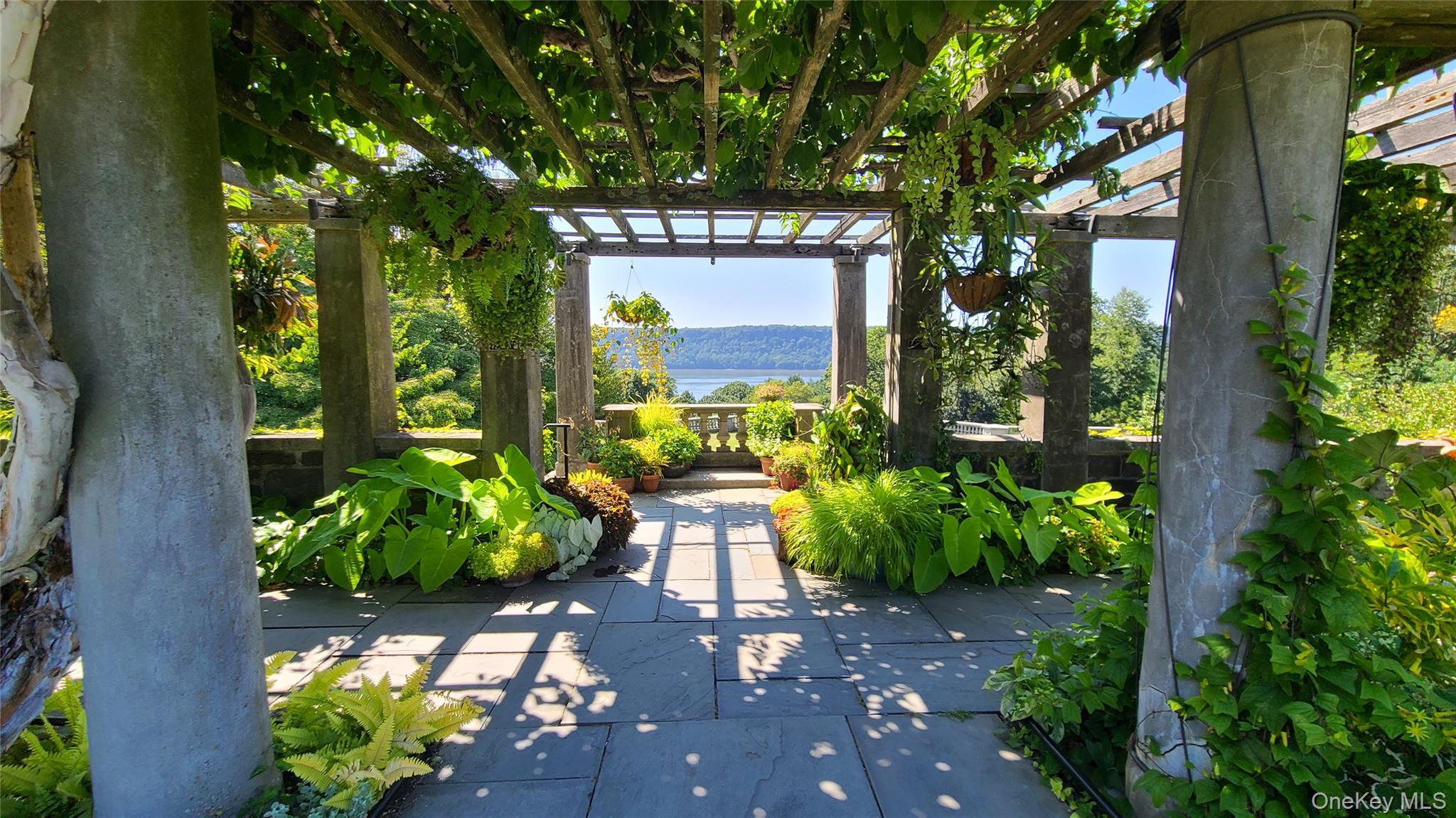 2727 Palisade Avenue, Unit 4H Bronx, NY 10463 - Photo 24 of 26 a view of a garden with plants and a bench