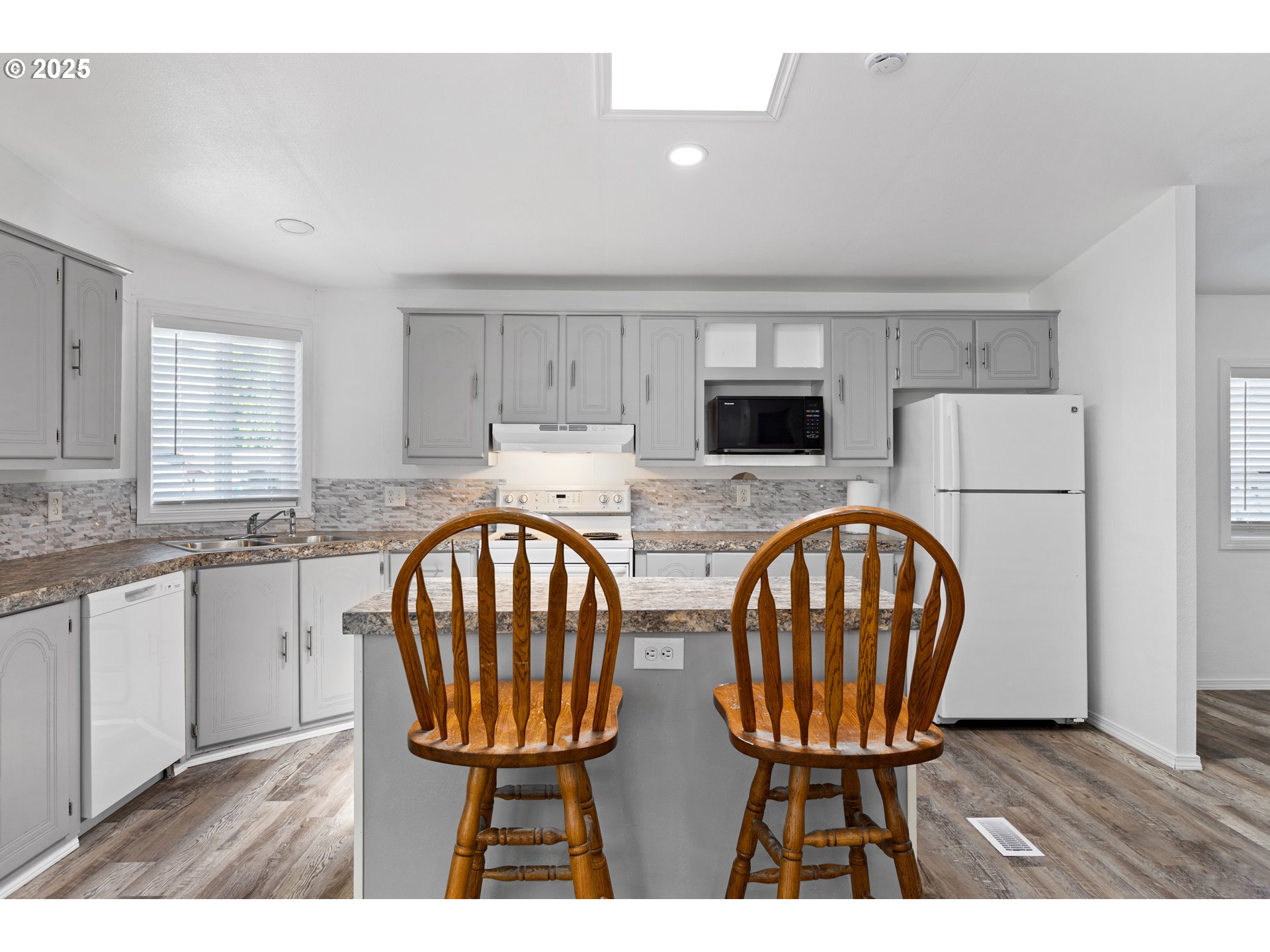 78 Manor Loop Roseburg, OR 97471 - Photo 12 of 45 a kitchen with furniture wooden floor and a window