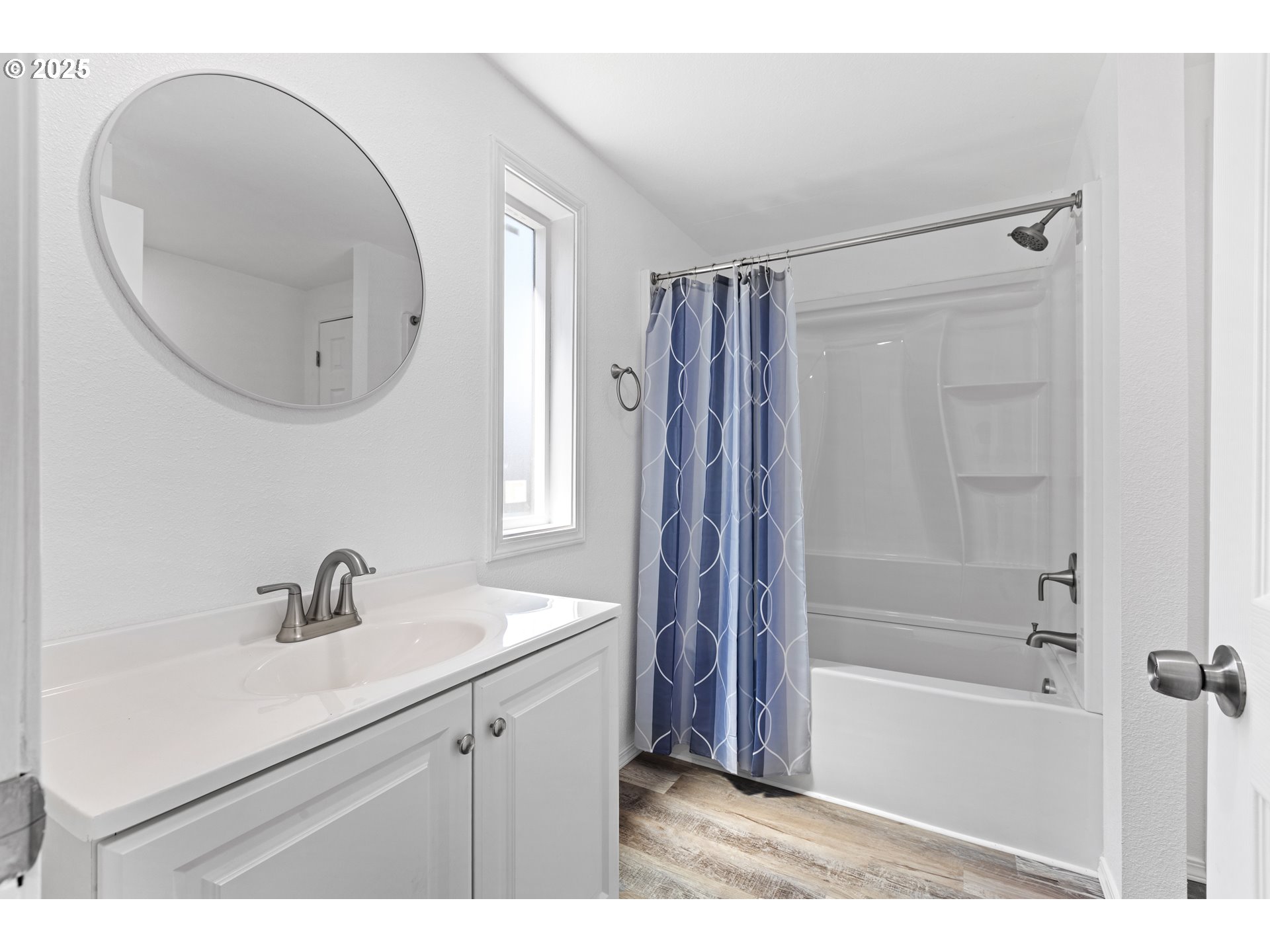 78 Manor Loop Roseburg, OR 97471 - Photo 25 of 45 a bathroom with a sink a mirror a bathtub and shower