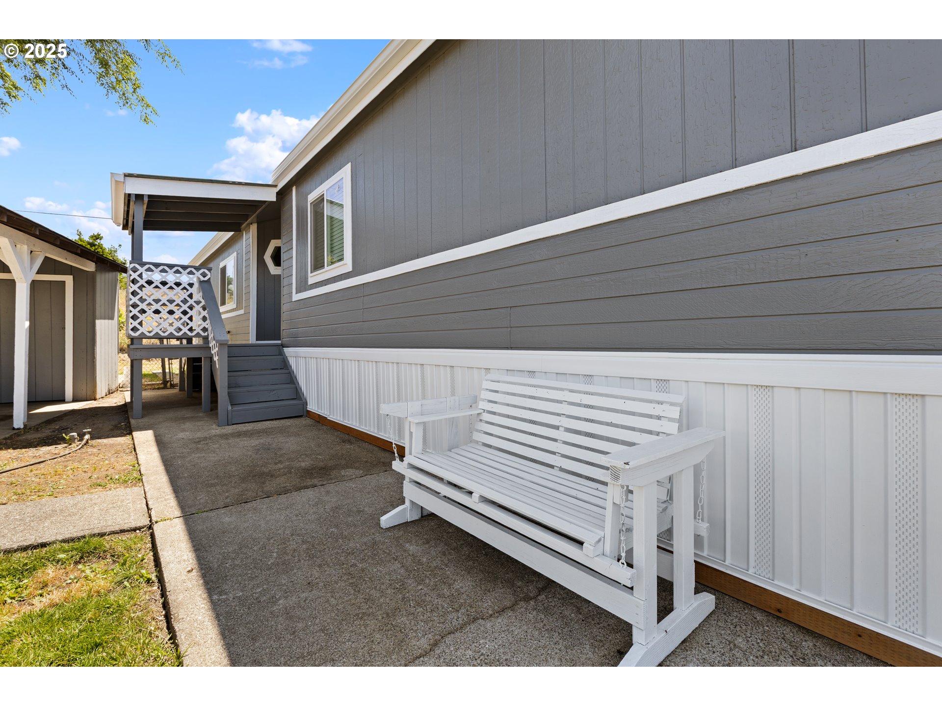 78 Manor Loop Roseburg, OR 97471 - Photo 38 of 45 a view of entryway