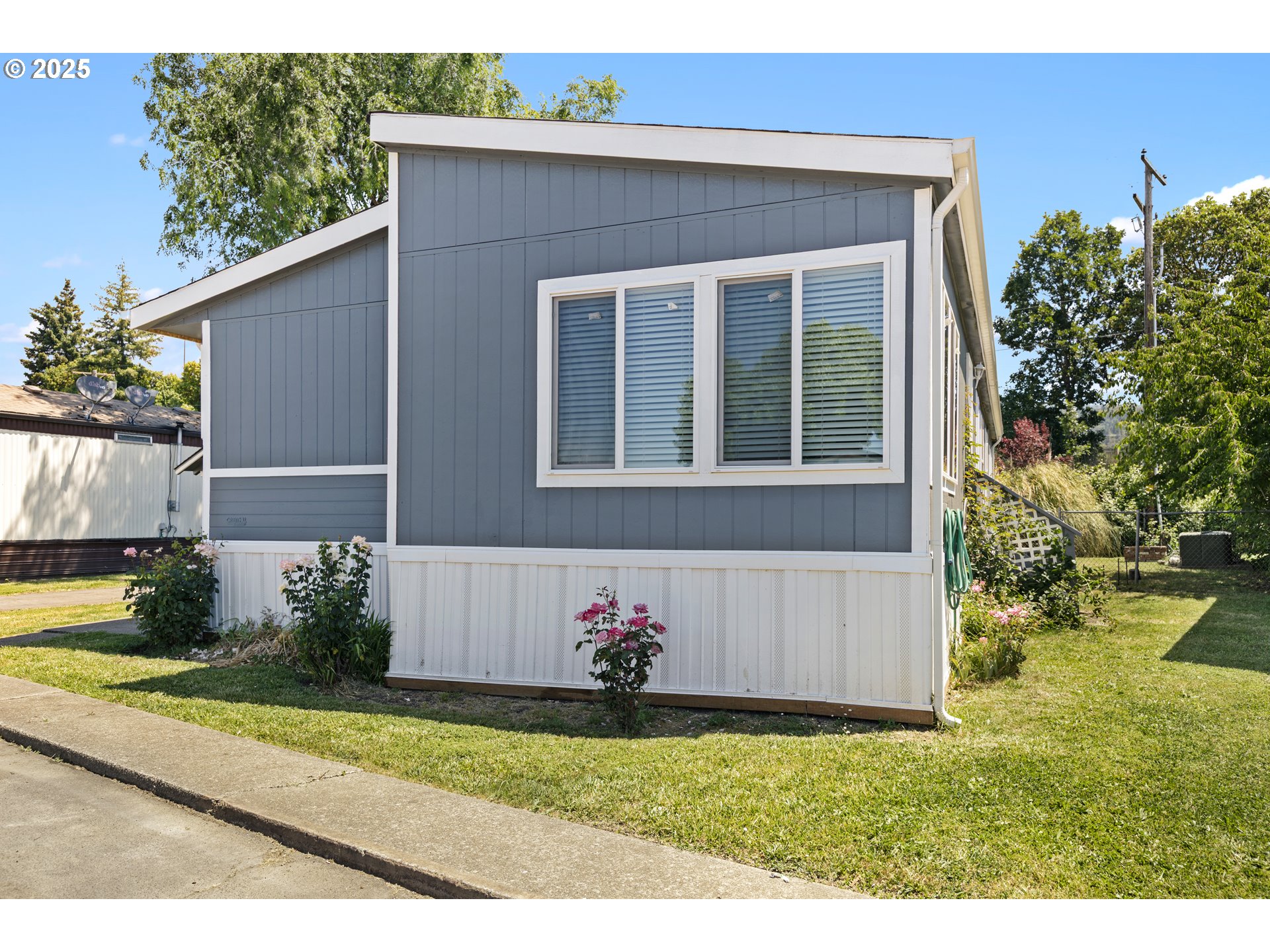 78 Manor Loop Roseburg, OR 97471 - Photo 42 of 45 a front view of a house with garden