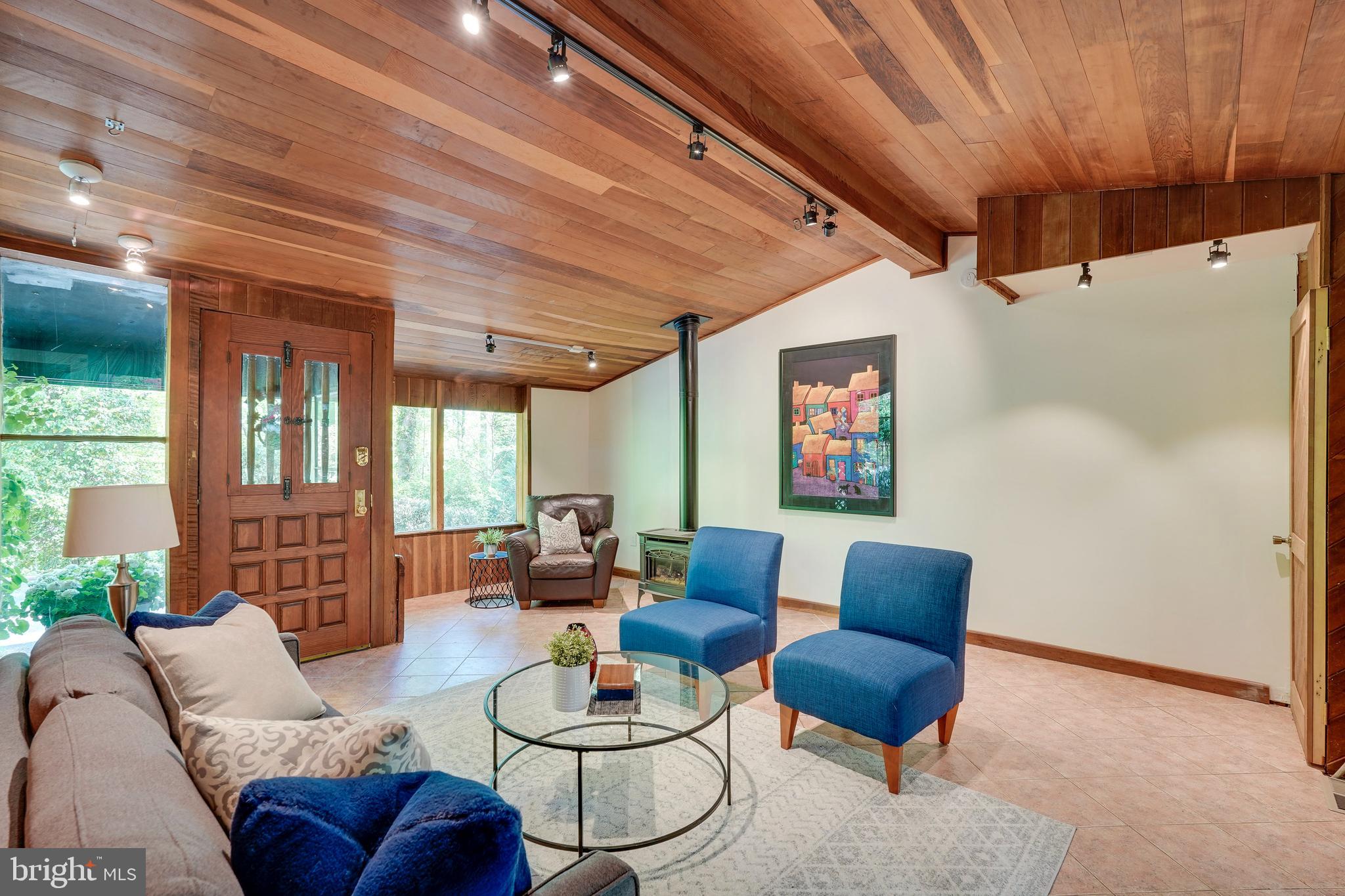 7307 Nevis Road Bethesda, MD 20817 - Photo 17 of 47 Family Room w vaulted ceilings