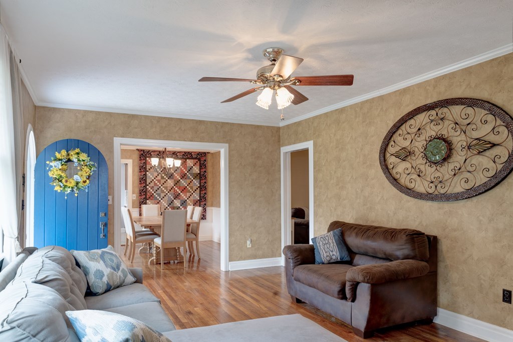 1409 Cloverdale Road Columbus, GA 31904 - Photo 10 of 49 Living Room