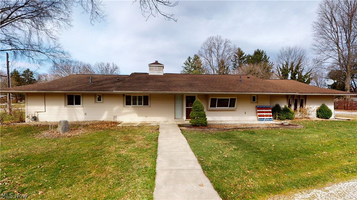 171 Hickory Road Akron, OH 44333 - Photo 1 of 35