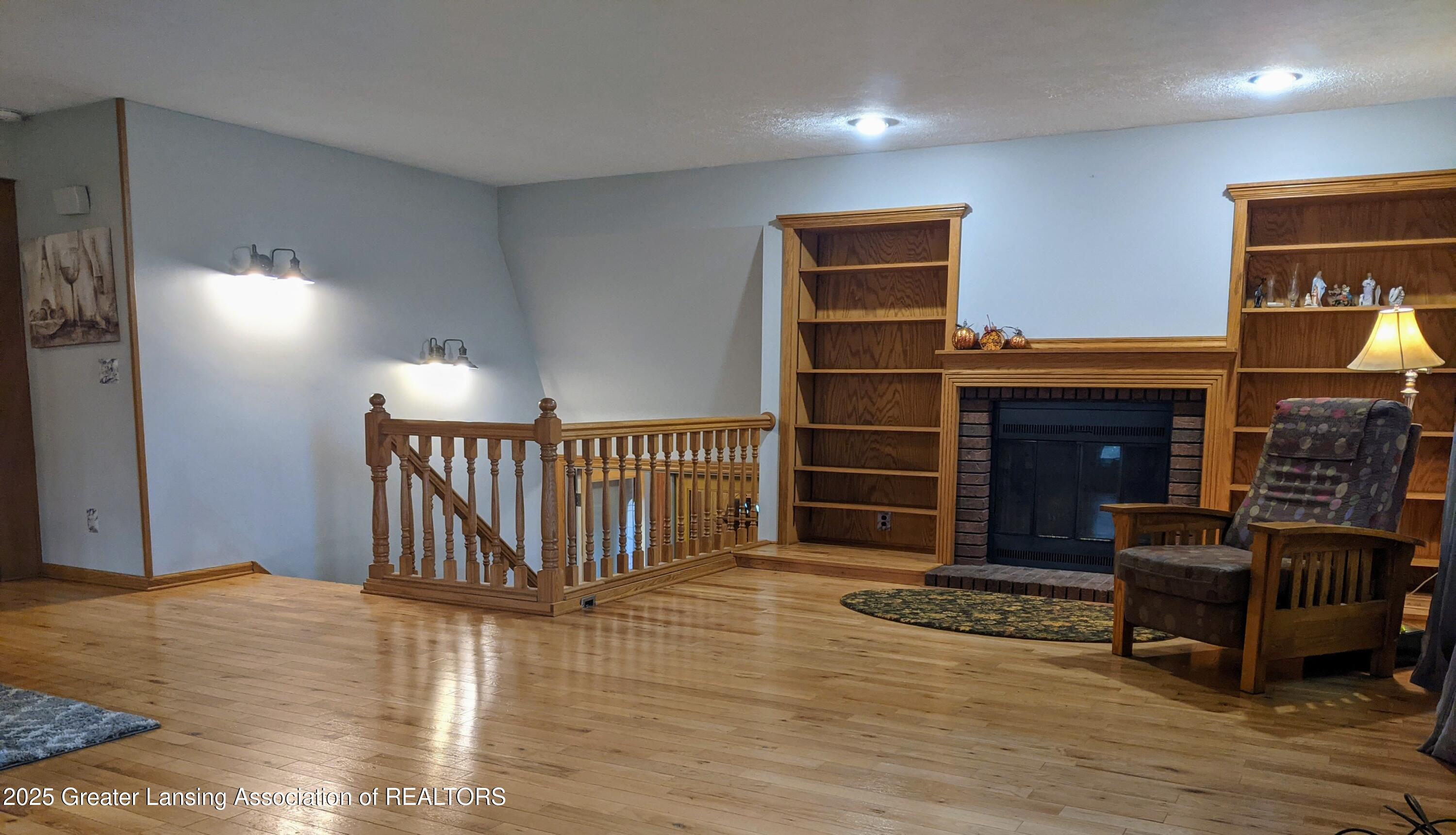 2600 East Round Lake Road Dewitt, MI 48820 - Photo 14 of 37 Living Room