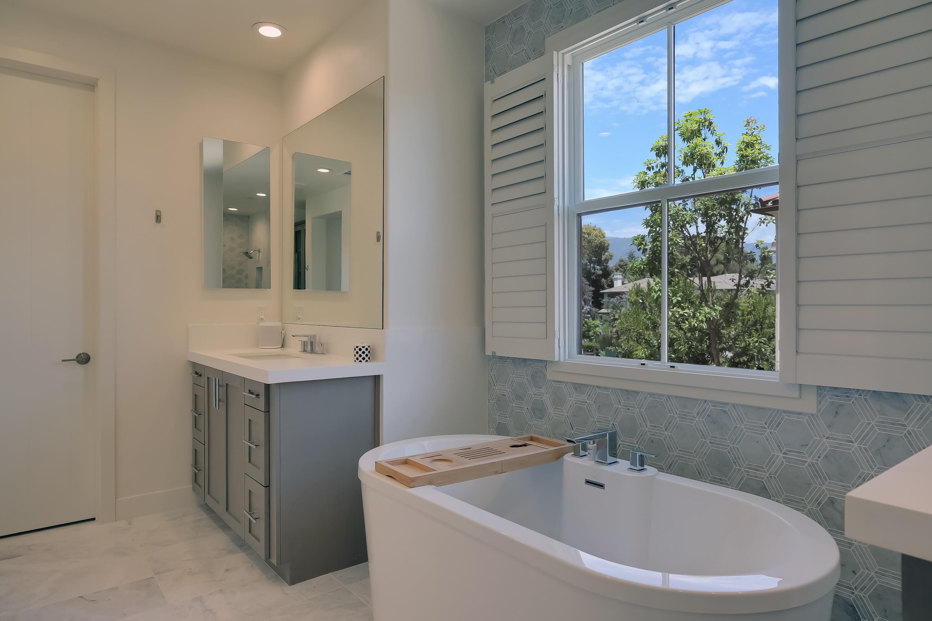 5445 Tree Farm Lane Santa Barbara, CA 93111 - Photo 28 of 49 Soaking Tub