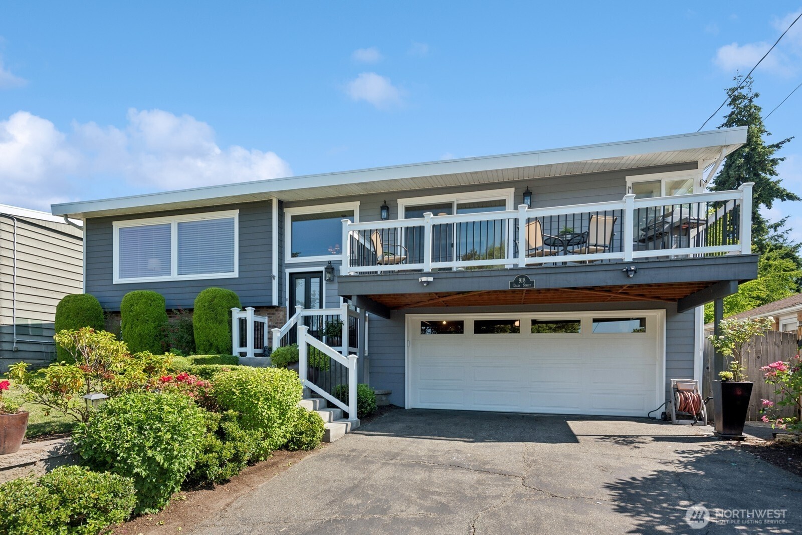 918 Daley Street Edmonds, WA 98020 - Photo 1 of 32 front view of a house with a porch