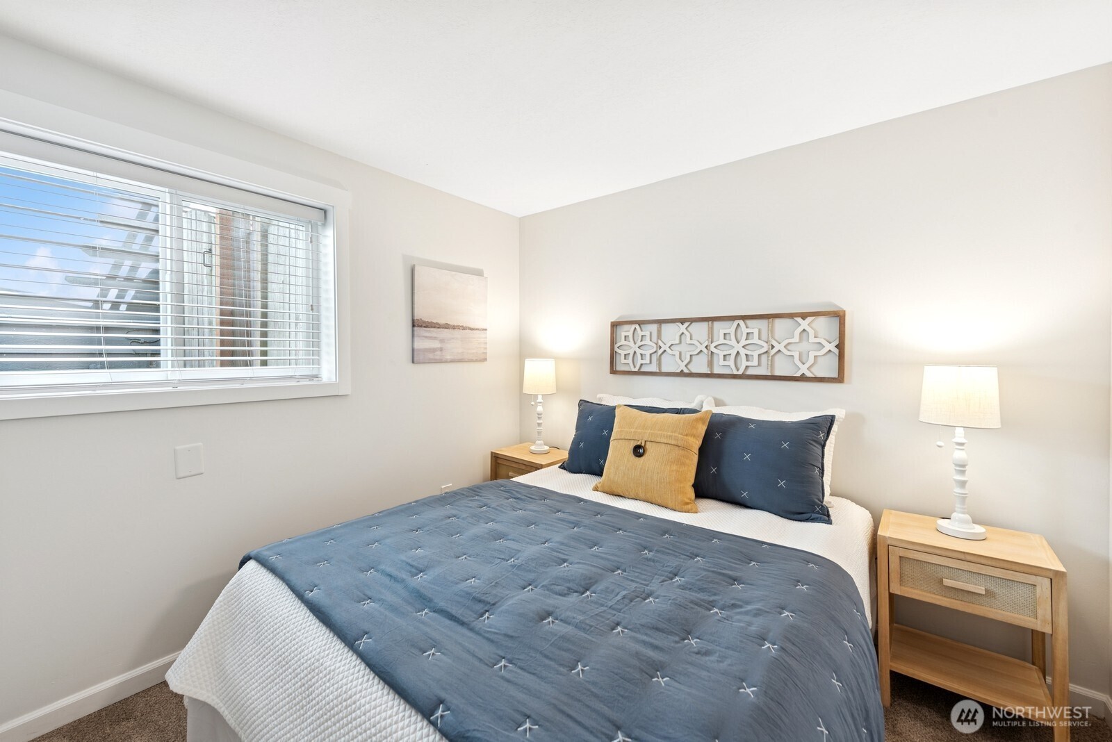 918 Daley Street Edmonds, WA 98020 - Photo 22 of 32 a bedroom with a bed and a window