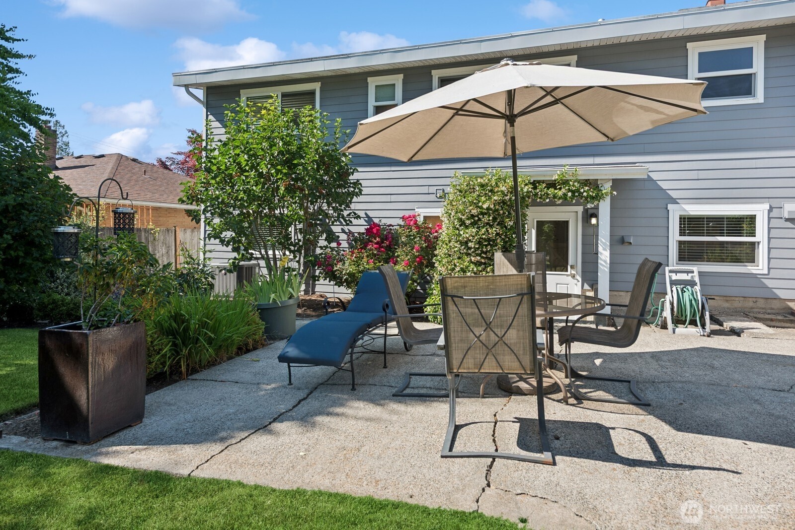 918 Daley Street Edmonds, WA 98020 - Photo 27 of 32 a view of a chairs and table in the yard