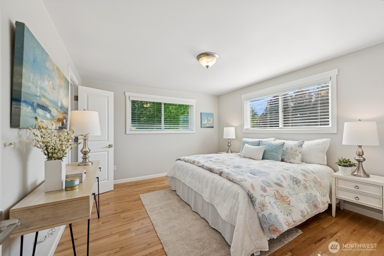 918 Daley Street Edmonds, WA 98020 - Photo 10 of 32 a bedroom with a large bed and a window