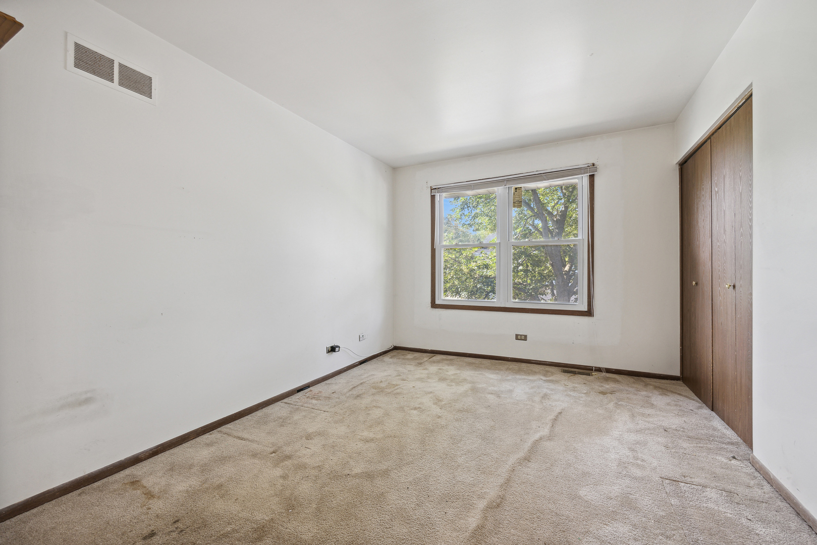 9 Red Barn Road Matteson, IL 60443 - Photo 16 of 18 an empty room with windows