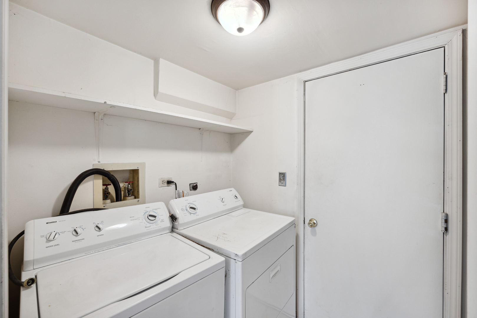 9 Red Barn Road Matteson, IL 60443 - Photo 9 of 18 a utility room with dryer and washer