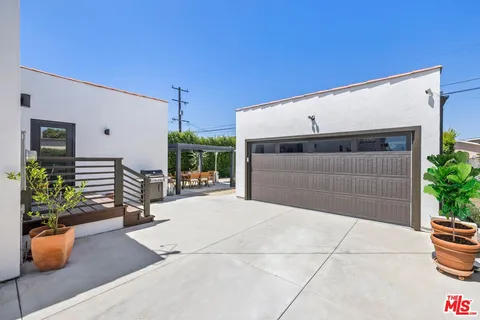 a house view with a outdoor space