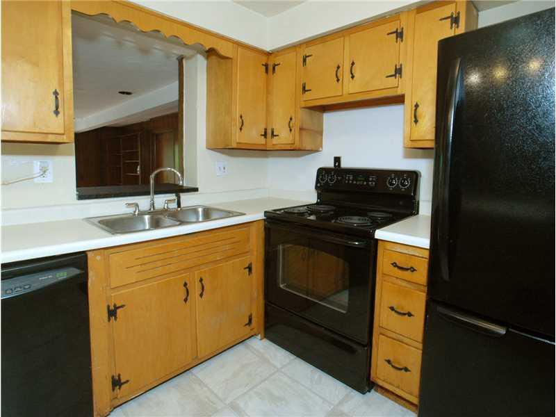 930 Colonial Manor Road North Huntingdon, PA 15642 - Photo 3 of 20 Kitchen.