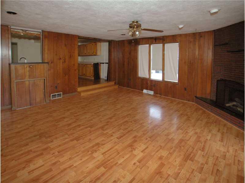 930 Colonial Manor Road North Huntingdon, PA 15642 - Photo 8 of 20 Family Room.