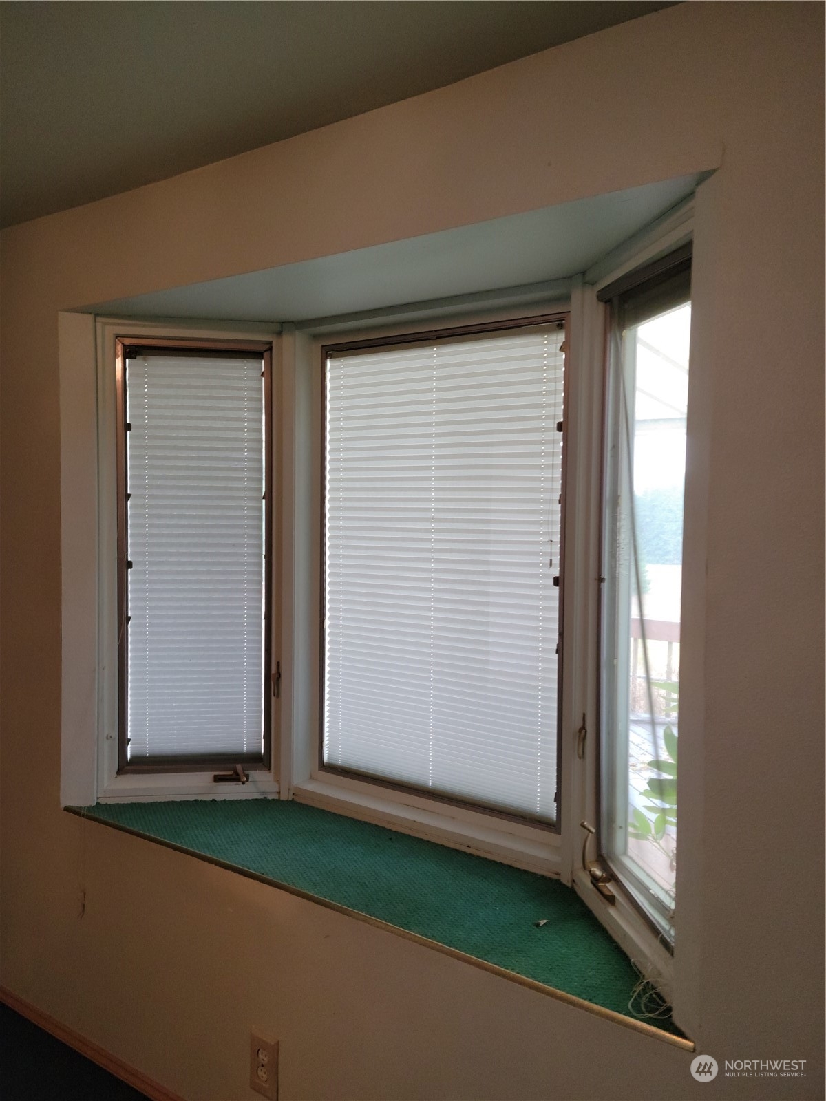 362 Jones Road Winlock, WA 98596 - Photo 21 of 31 an entrance door with a window
